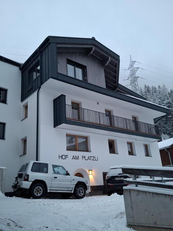 Double Room (1 large bed) - Free WiFi – Hof Am Platzli