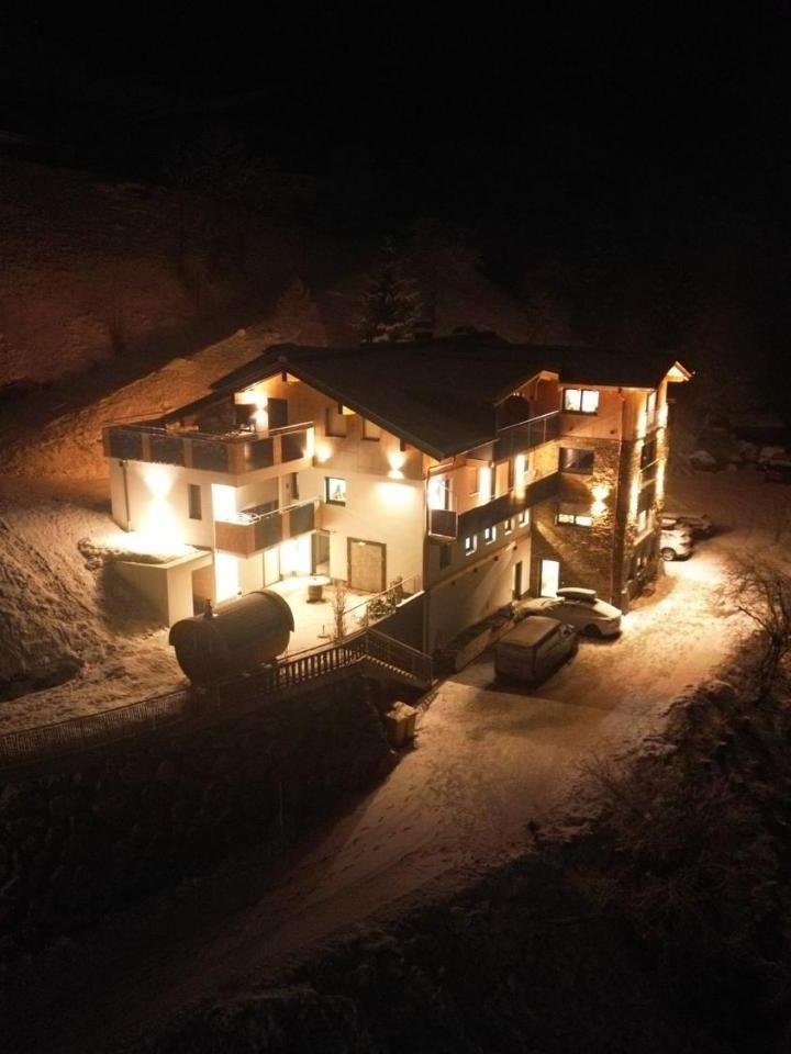 Panorama-Apartment 3 (1 extra-large double bed) - Free WiFi – Landhaus Oberzinnegg