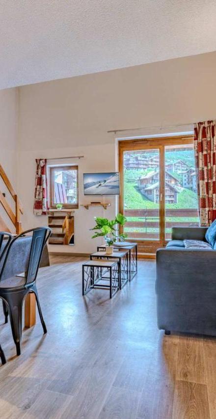 Apartment (1 sofa bed, Bedroom#1: 1 double bed, Bedroom#2: 1 bunk bed) - Free WiFi – Ski-In And Out with Panoramic Views Central