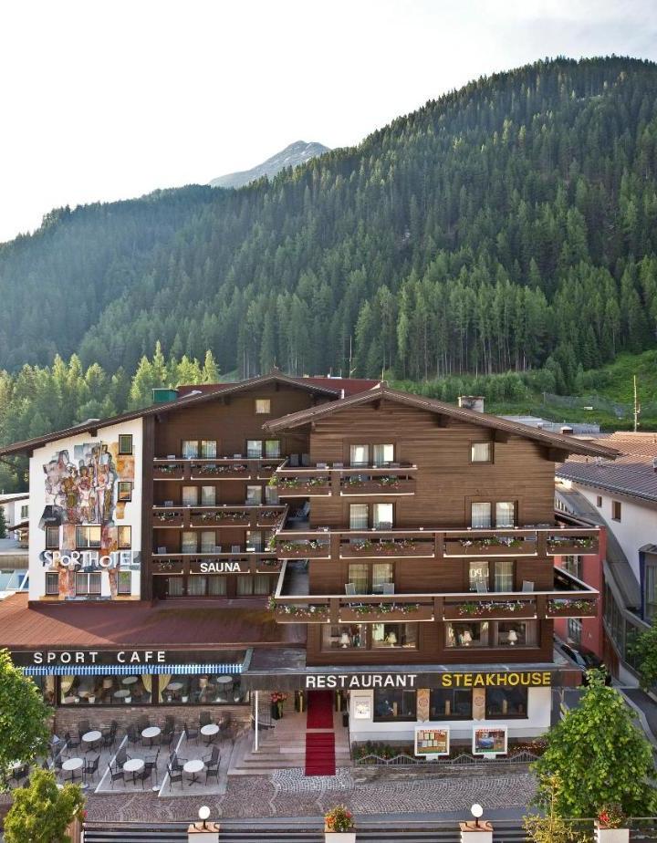 Standard Double Room, Balcony (1 King Bed) – Sporthotel St. Anton