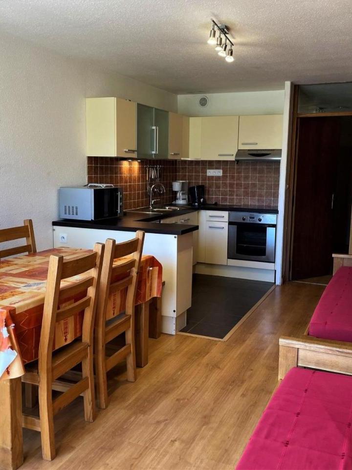 Apartment (5 Adults) (2 single beds, Bedroom#1: 1 single bed and 1 double bed) – Appartement 5 Pers, Animaux Admis, Les Menuires - Fr-1-452-41