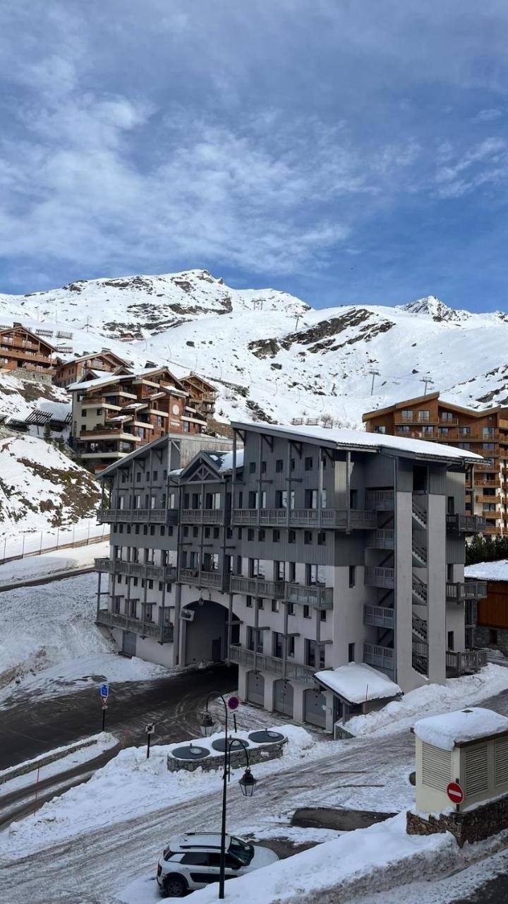 Studio with Mountain View (Bedroom#1: 2 single beds and 1 sofa bed) - Free WiFi – High And Sweet Apartment