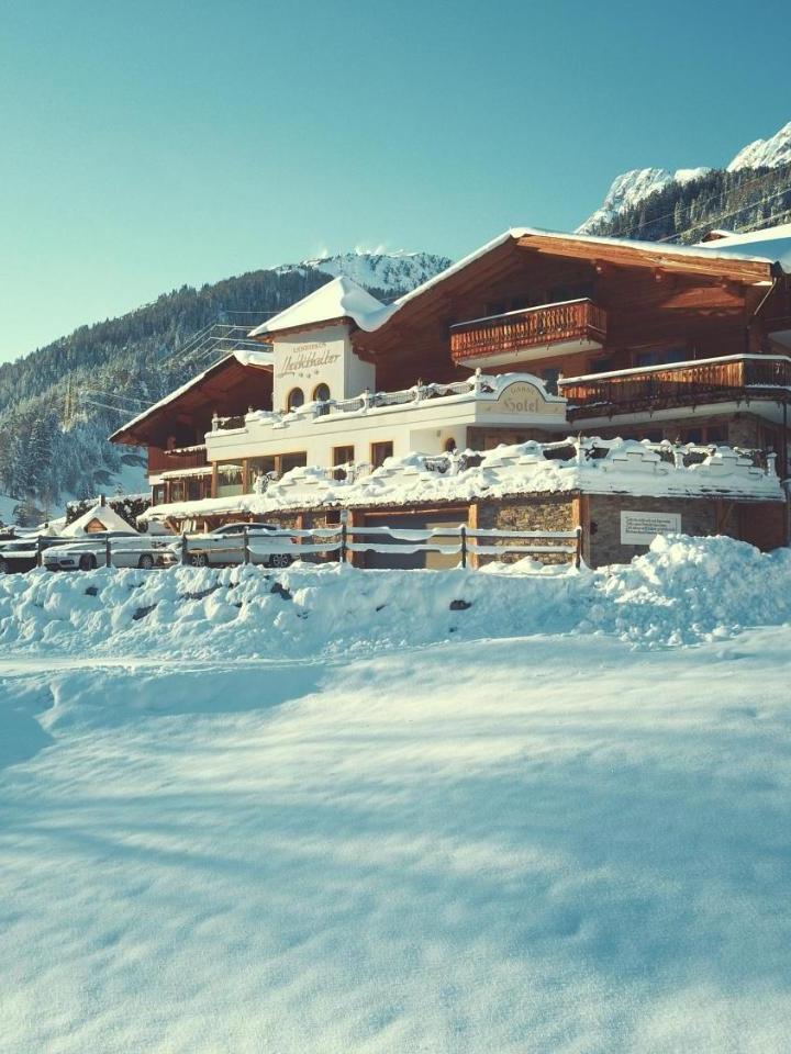 Deluxe Queen Room (1 extra-large double bed) - Free WiFi – Landhaus Lechthaler