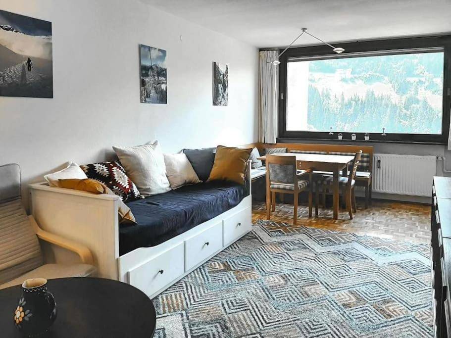 Cozy Apartment W a View & Own Garden, Bad Gastein