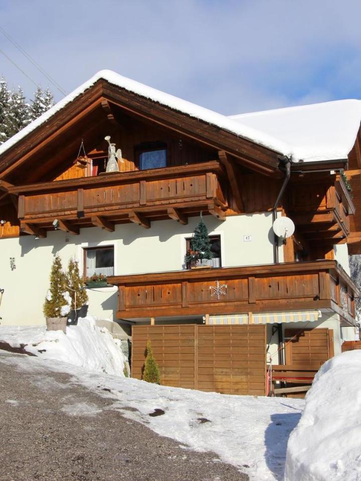 Two-Bedroom Apartment (1 single bed and 1 double bed and 1 bunk bed) - Free WiFi – Apartment in Wagrain Near Ski Slopes