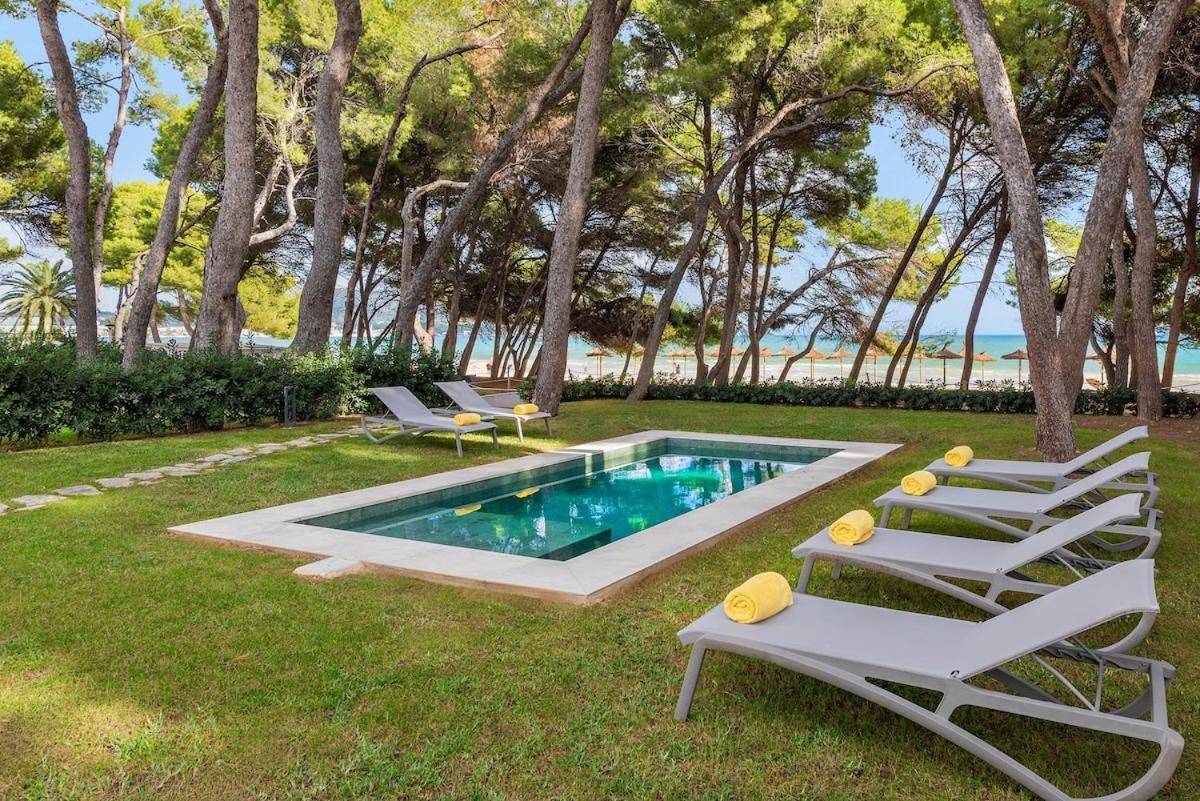 Villamar - Stunning Beachfront Villa with Private Pool, Alcúdia