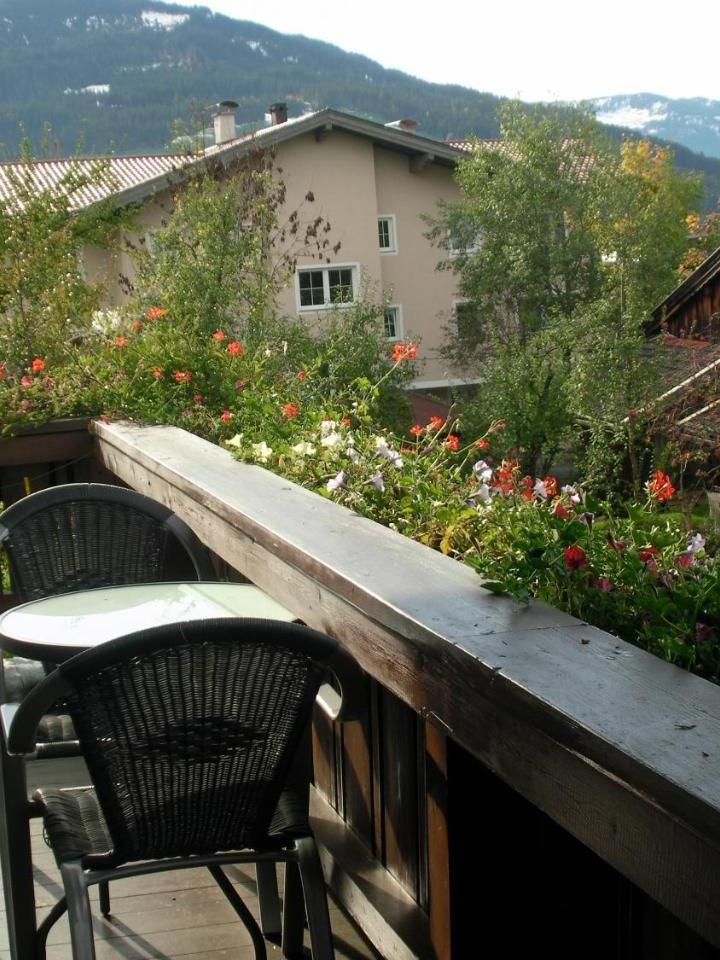 Double Room with Balcony (1 large bed) - Free WiFi – Neukumhof