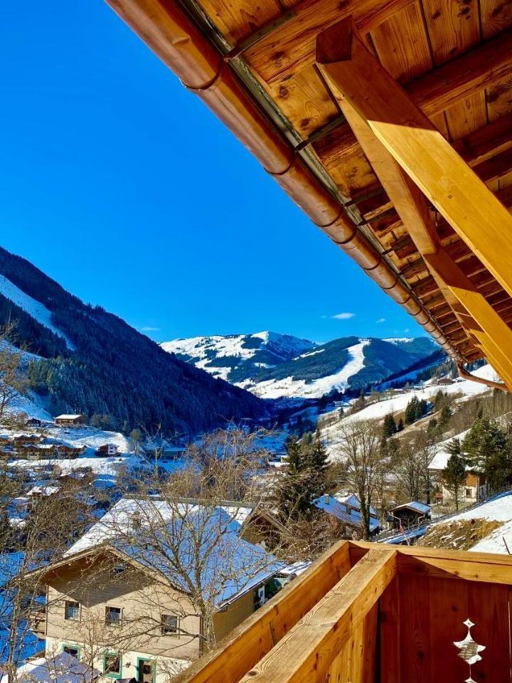 Studio with Mountain View (1 extra-large double bed and 1 sofa bed) - Free WiFi – Alm Seasons Premium Chalet & Studios