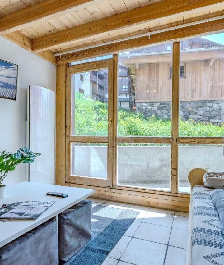 Apartment (1 sofa bed, Bedroom#1: 2 single beds, Bedroom#2: 1 double bed) - Free WiFi – Mountain Hideaway Near the Slope
