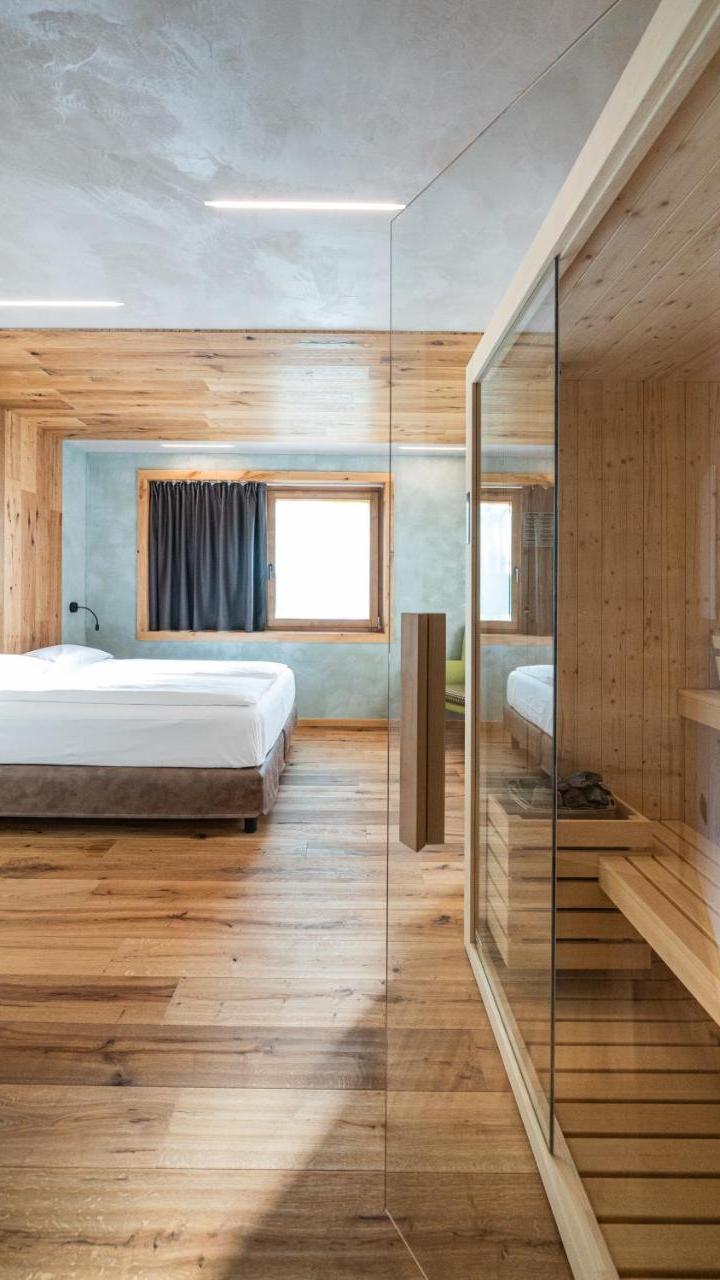 Two-Bedroom Superior Apartment (, Bedroom#1: 2 single beds and 1 extra-large double bed, Bedroom#2: 2 single beds and 1 extra-large double bed) - Free WiFi – Hotel Larice