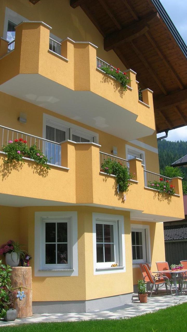 Three-Bedroom Apartment (1 extra-large double bed and 1 sofa bed) - Free WiFi – Maria's Platzl Wagrain