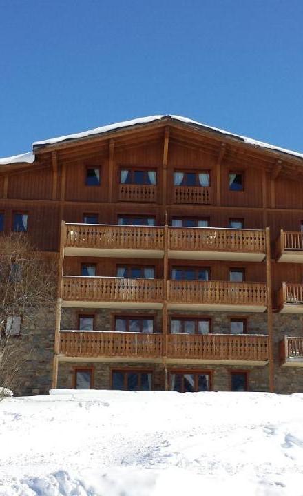 Three-Bedroom Premium Apartment with Balcony (2 sofa beds, Bedroom#1: 2 single beds, Bedroom#2: 2 single beds, Bedroom#3: 2 single beds) - Free WiFi – Les Airelles A21