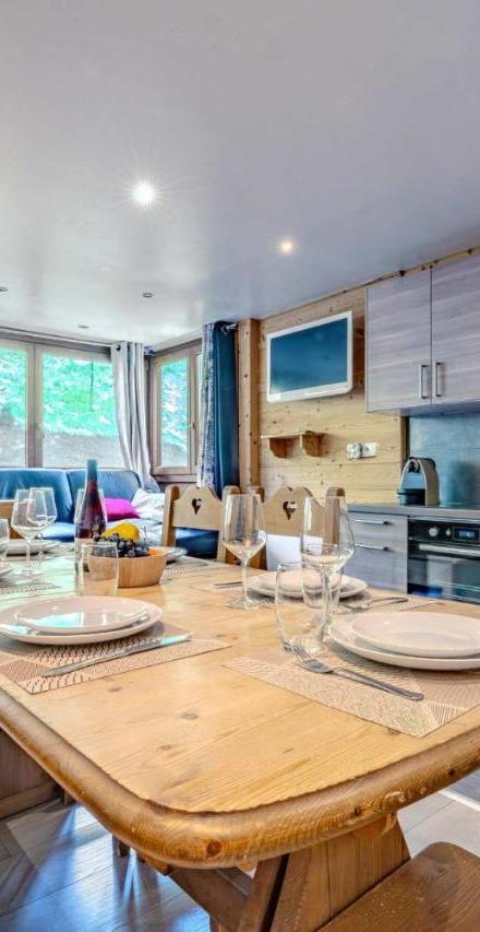 Apartment (1 sofa bed, Bedroom#1: 1 double bed, Bedroom#2: 2 bunk beds) – Spacious Ski-In Out Apartment with Mountain Views