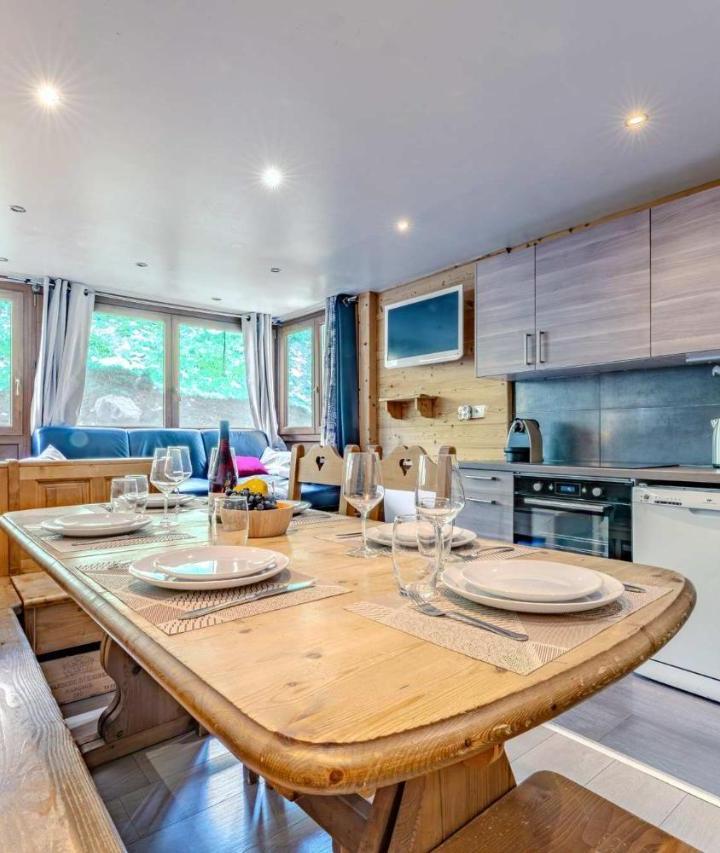 Apartment (1 sofa bed, Bedroom#1: 1 double bed, Bedroom#2: 2 bunk beds) – Spacious Ski-In Out Apartment with Mountain Views