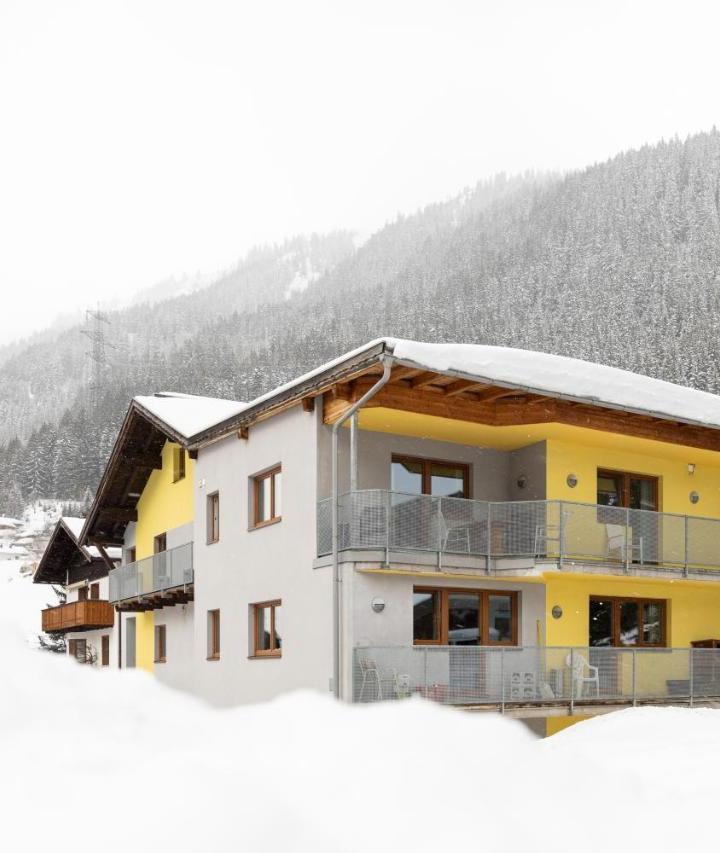 Double Room (1 large bed) - Free WiFi – Haus Rosmarie