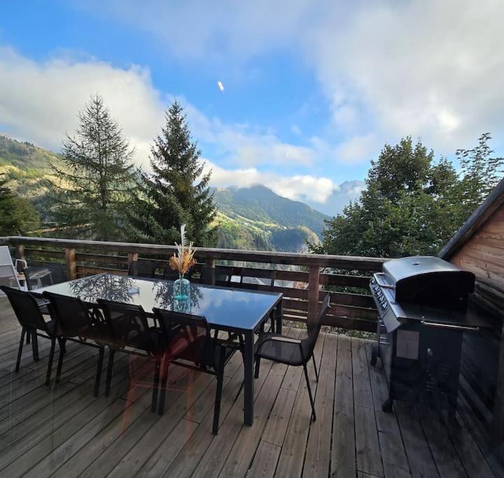 Three-Bedroom Chalet (1 single bed and 1 double bed) - Free WiFi – Chalet 10p Sauna Superbe Vue