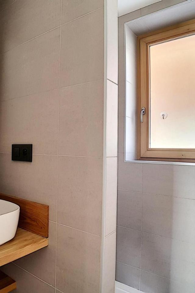 Chalet 2000 - Appartement Neuf · Proche Des Pistes · Balcon · Jacuzzi Mae-0834 – bild 9