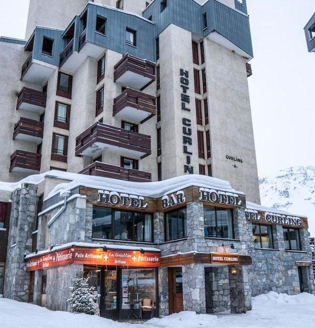 Curling Hotel & Bar