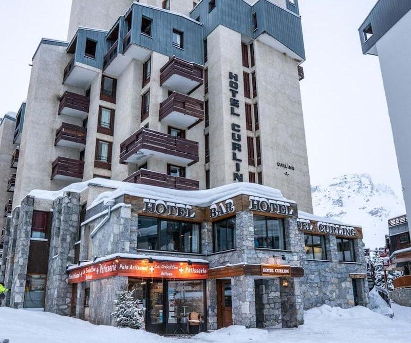 Curling Hotel & Bar