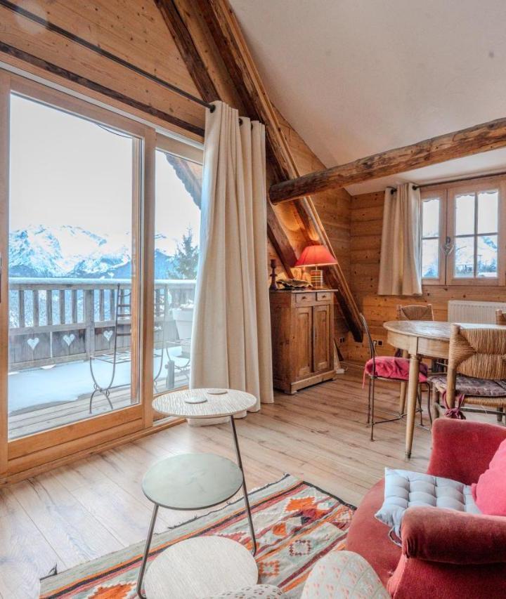 Three-Bedroom Chalet (1 double bed) – Le Chalet du Village - Parking