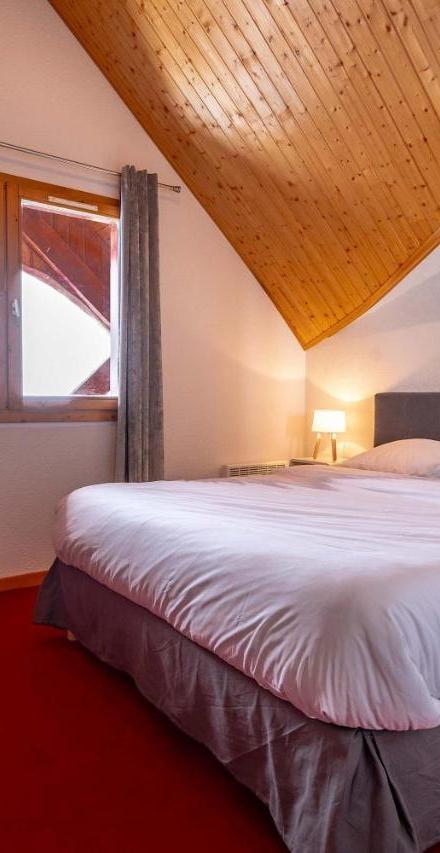 Three-Bedroom Apartment with Balcony (1 large bed) - Free WiFi – Residence Hermine, Ski In-Out with Wifi in Val Thorens, "V7" by Versant Collection