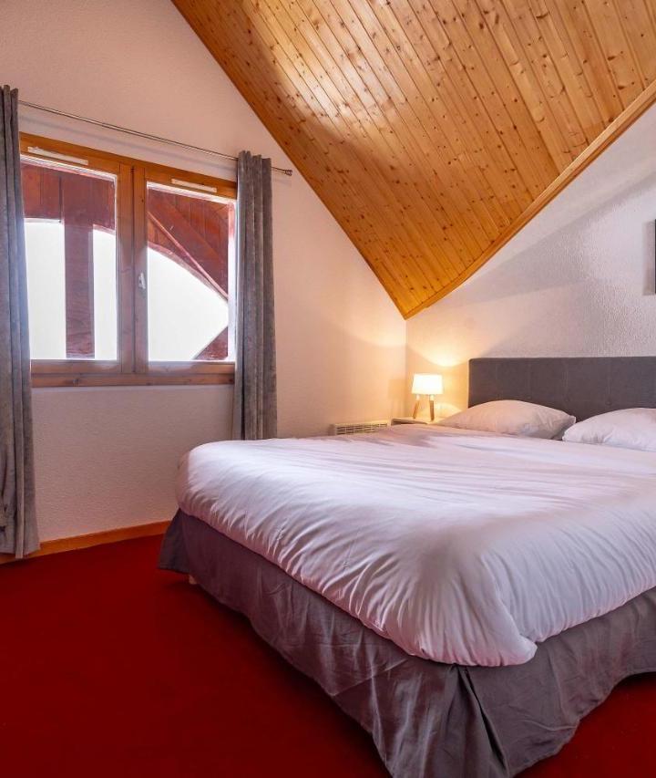 Three-Bedroom Apartment with Balcony (1 large bed) - Free WiFi – Residence Hermine, Ski In-Out with Wifi in Val Thorens, "V7" by Versant Collection
