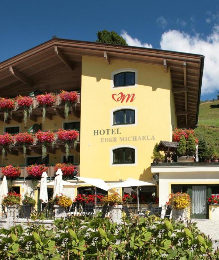 Classic Double Room with Balcony (1 extra-large double bed) - Free WiFi – Eder Michaela
