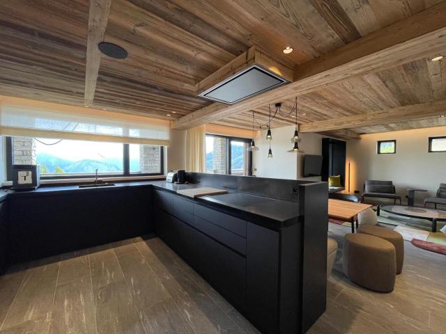 Homency - Chalet White Stone Neige Et Soleil – billede 2