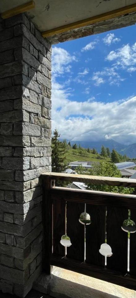 Homency - Chalet White Stone Neige Et Soleil – billede 5