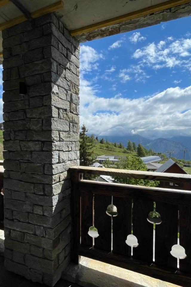 Homency - Chalet White Stone Neige Et Soleil – billede 5