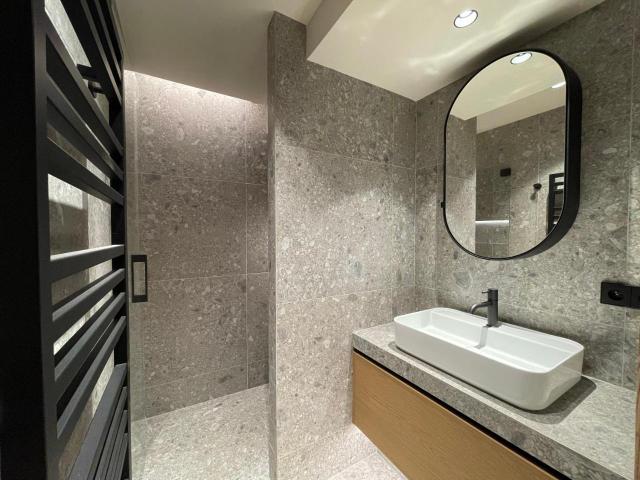 Homency - Chalet White Stone Neige Et Soleil – billede 7