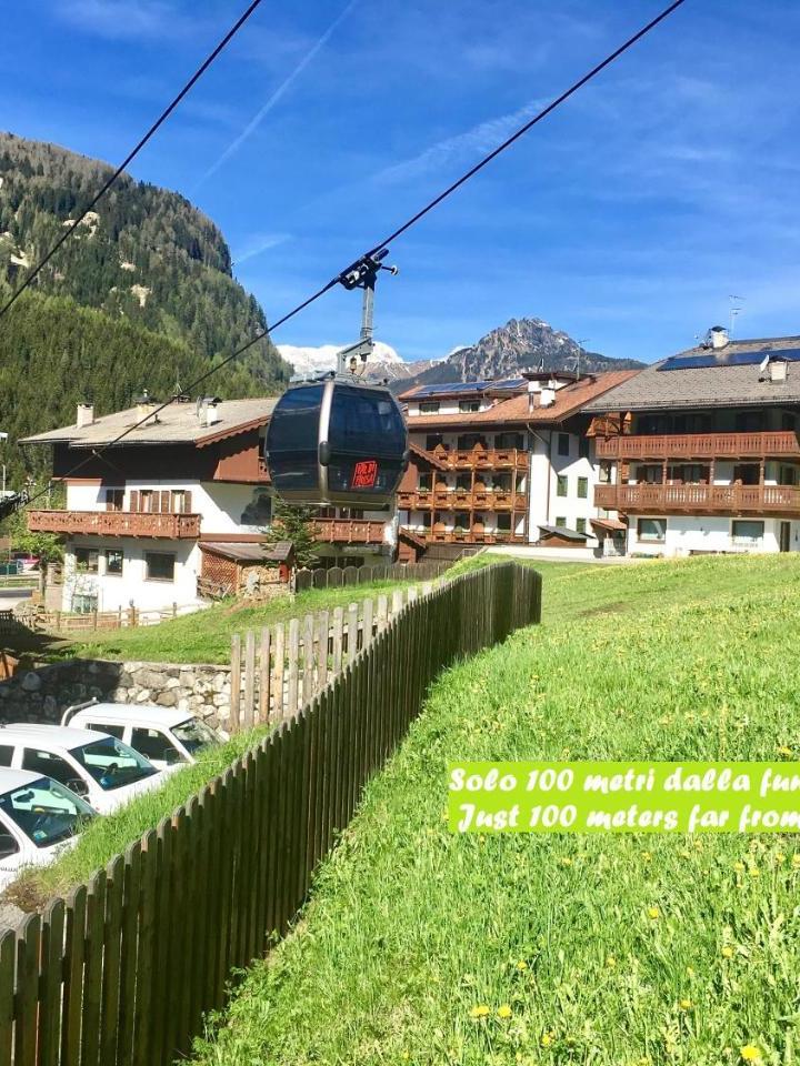 Three-Bedroom Apartment with Mountain View (3 single beds) - Free WiFi – Central Apartment Canazei