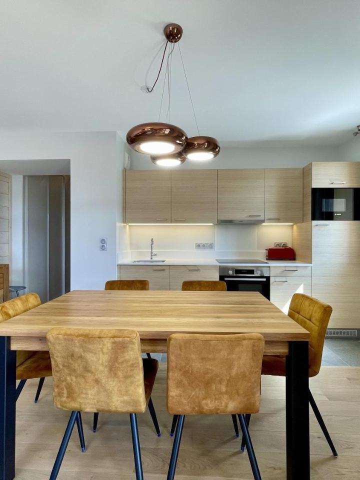 Superior Apartment with Balcony (1 large bed) - Free WiFi – Homency - Residence Fermes de L'alpe A102