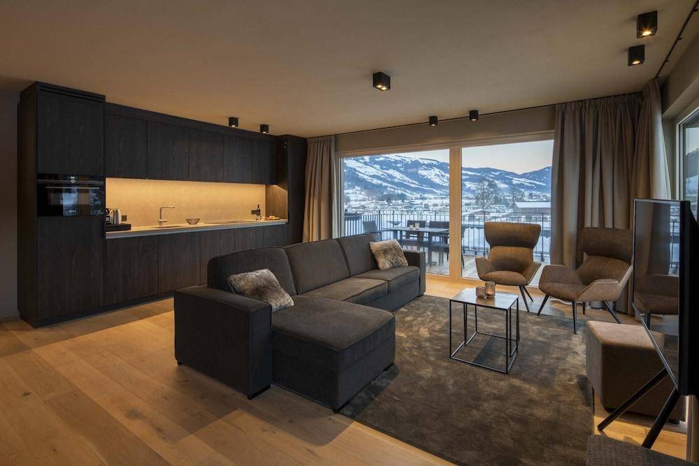 Luxurious Penthouse on the Golf Course, Westendorf