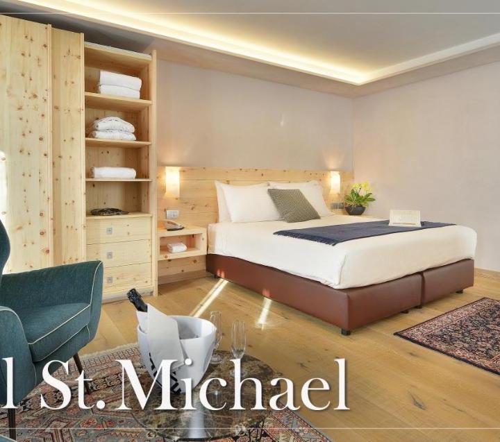 Superior Double Room, Balcony (1 Queen Bed) – St. Michael