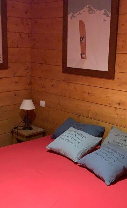 Three-Bedroom Premium Apartment with Balcony (1 sofa bed) – Appartement Airelles B19