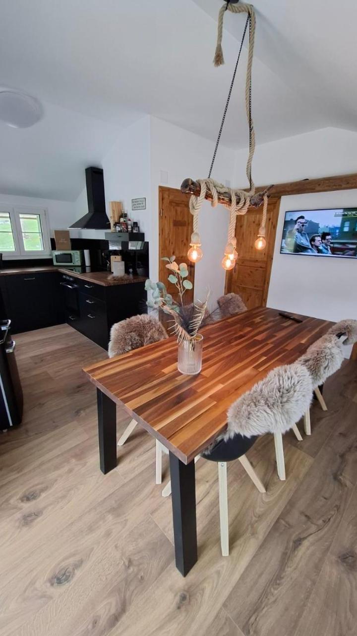 Three-Bedroom House (1 sofa bed) - Free WiFi – Bijou Hollandia