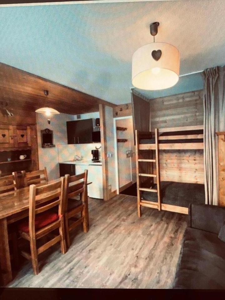 Superior One-Bedroom Apartment with Balcony (2 single beds) – Appartement Higginson Val Thorens