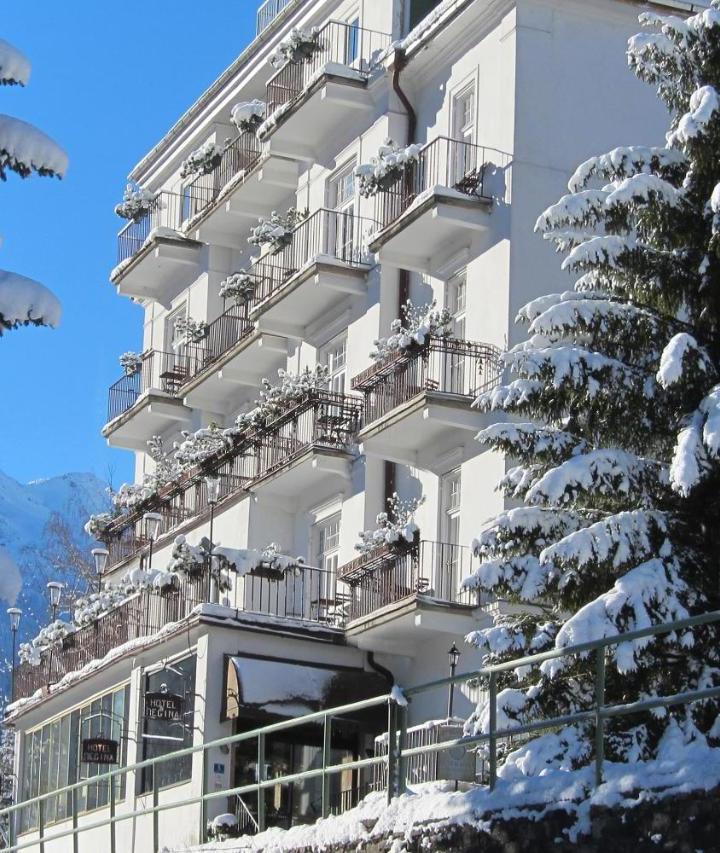 Deluxe Triple Room (1 sofa bed and 1 large bed or 1 single bed and 1 sofa bed and 1 large bed) - Free WiFi – Regina