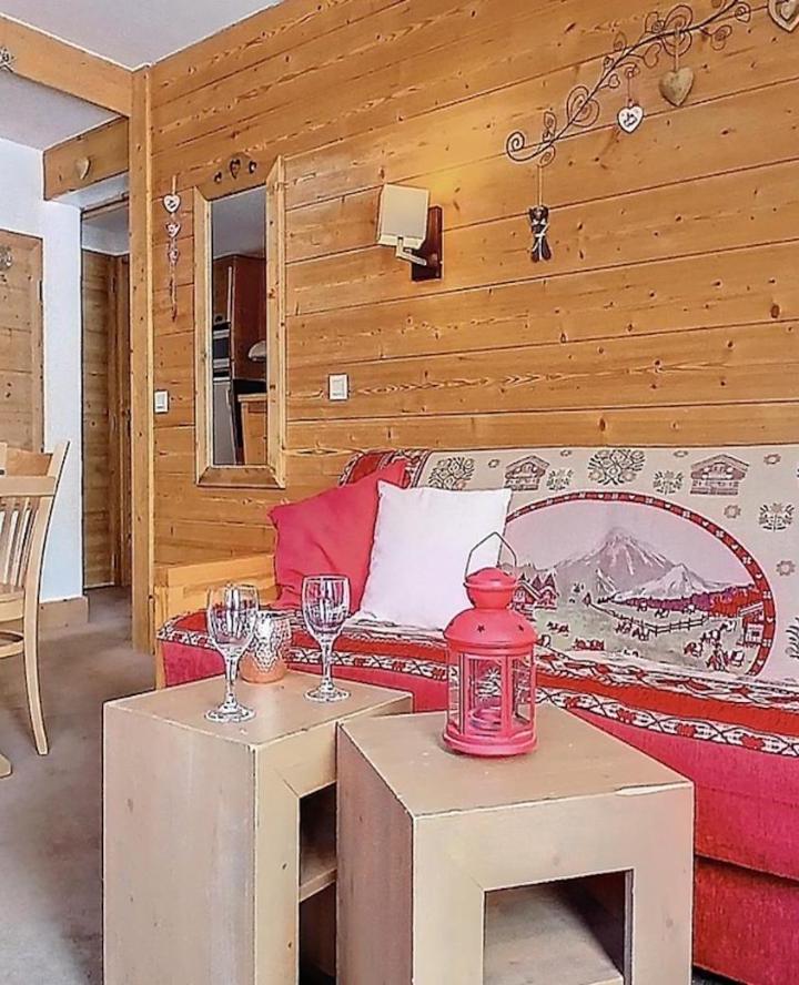 One-Bedroom Apartment with Balcony (2 single beds) – 1404 T2 Aconit Les Menuires