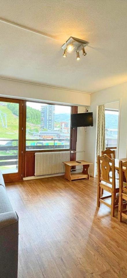 Apartment (5 Adults) (1 double bed, Bedroom#1: 1 single bed and 1 bunk bed) – Appartement Avec Balcon, Aux Pieds Des Pistes, 5 Pers - la Croisette, Les Menuires - Fr-1-452-250