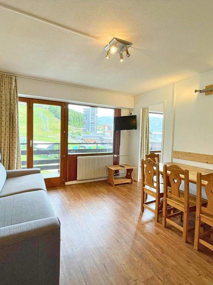 Apartment (5 Adults) (1 double bed, Bedroom#1: 1 single bed and 1 bunk bed) – Appartement Avec Balcon, Aux Pieds Des Pistes, 5 Pers - la Croisette, Les Menuires - Fr-1-452-250