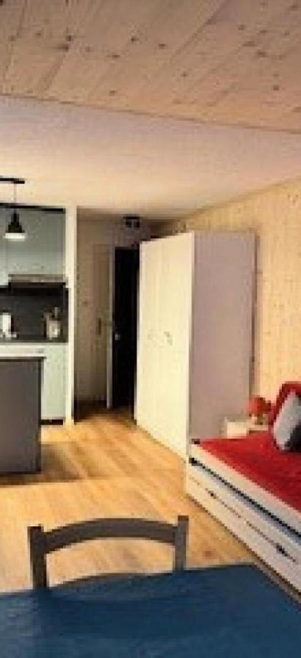 Studio – Residence Trois Vallees - Studio Pour 3 Personnes a Proximite Des Commerces . Mae-7764