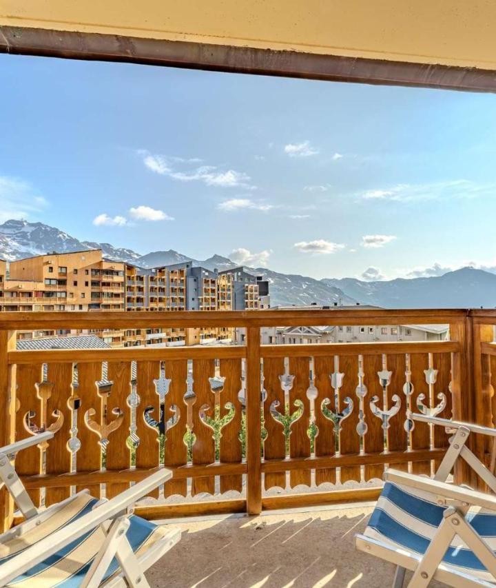Apartment with View and Balcony (1 sofa bed, Bedroom#1: 1 double bed and 1 bunk bed) - Free WiFi – Charming 6-Person Flat - Heart of Val Thorens, 3 Vallees Ski Area