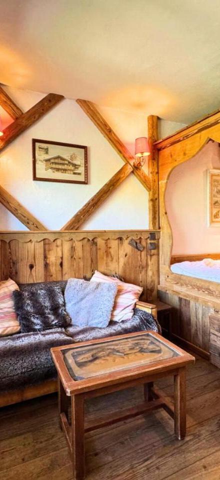 Studio – Residence Necou - Studio Avec Lit Clos Savoyard Au Bord Des Pistes Pour 4 Personnes Mae-5374