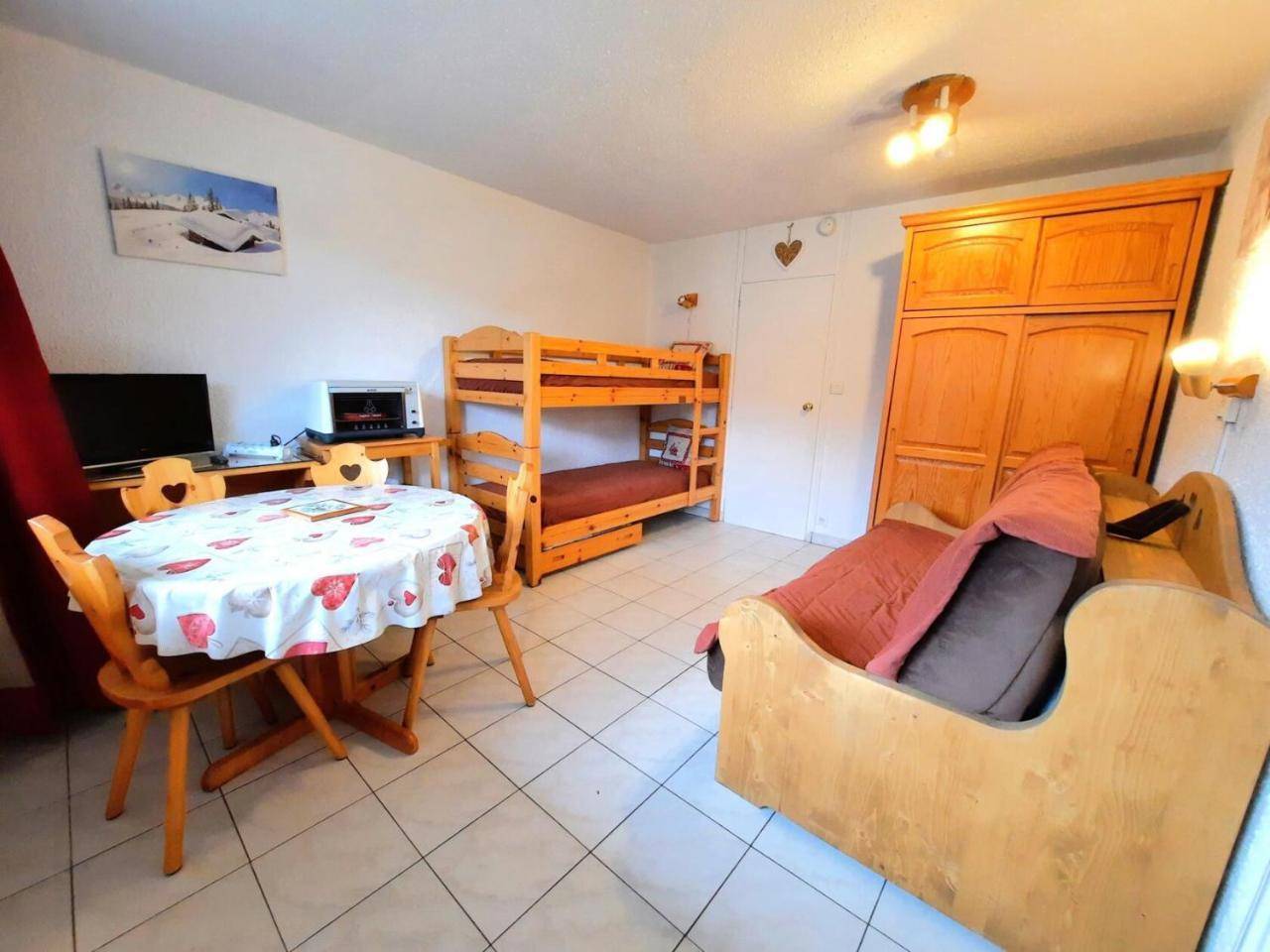 Residence Aravis - Ski Aux Pieds Studio 3 Personnes Au Coeur Des Menuires Mae-5834, Les Menuires