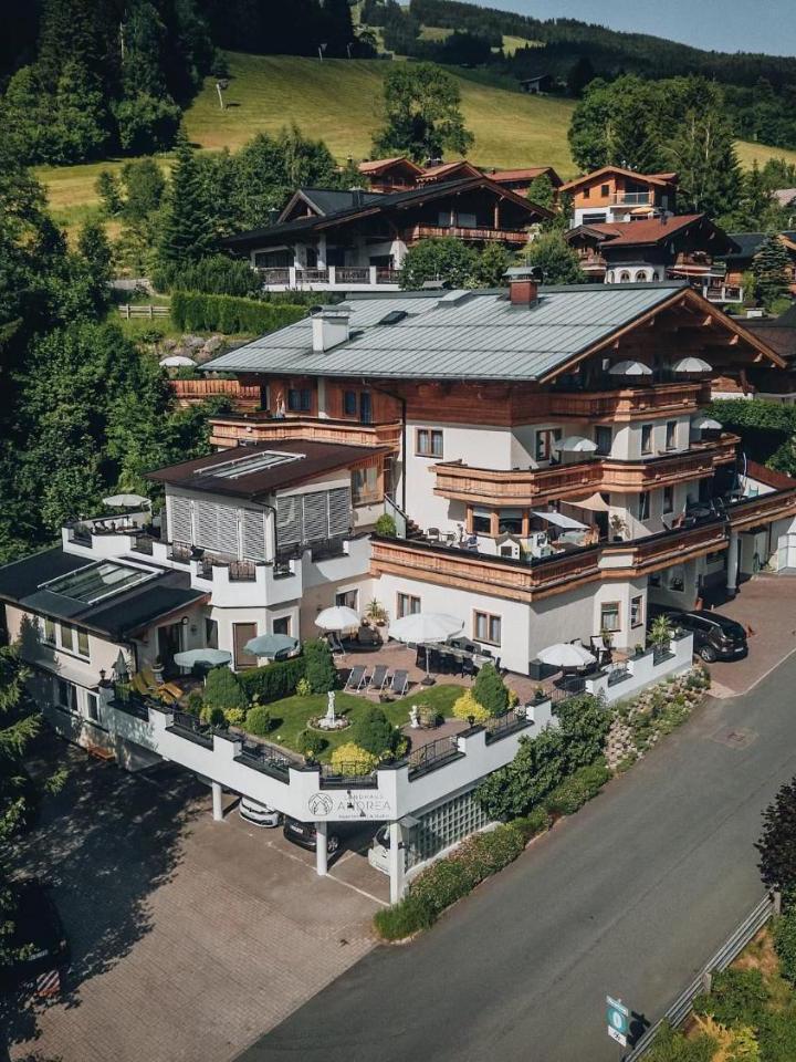 One-Bedroom Apartment (1 large bed) - Free WiFi – Landhaus Andrea Saalbach