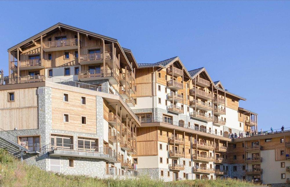 Apartment in France with Heated Pool & SPA, Les Menuires