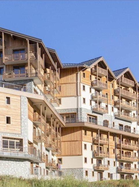 Apartment in France with Heated Pool & SPA – Les Menuires