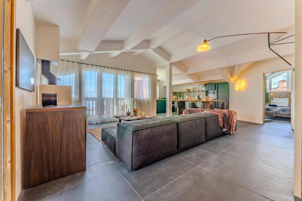 Luxury Penthouse with Mountain View & Fireplace, Val Thorens